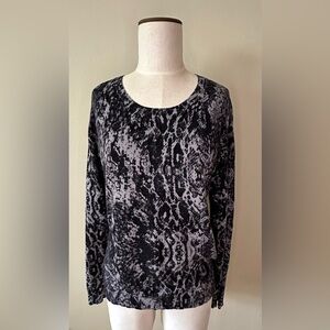 Daniel Rainn lightweight Women's Black and Gray Patterned Sweater. (Medium)